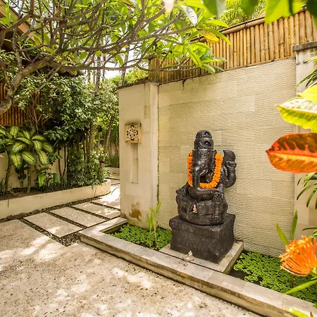 Villa Seriska Seminyak, 5-Star Private Pool Villa, Walk To Dining & Shopping-3